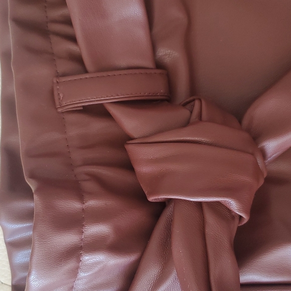 JOLIE & JOY WOMEN'S LEATHER LIKE SHORT BROWN SIZE MEDIUM - Picture 5 of 6